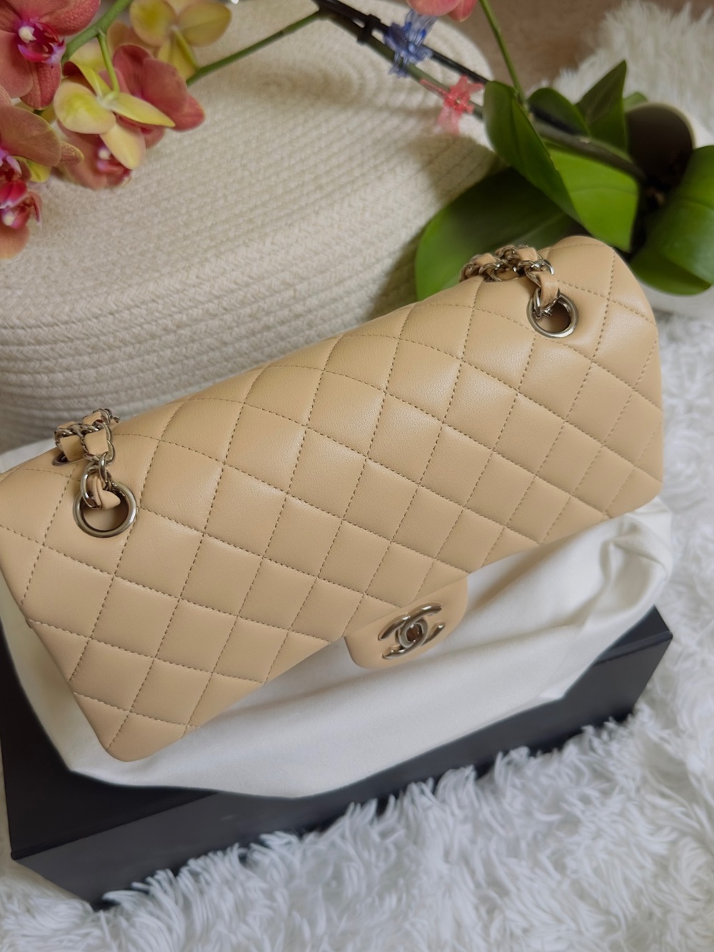 CHANEL Beige Quilted Leather Shoulder Bag with Chain Strap - Picture 15 of 16